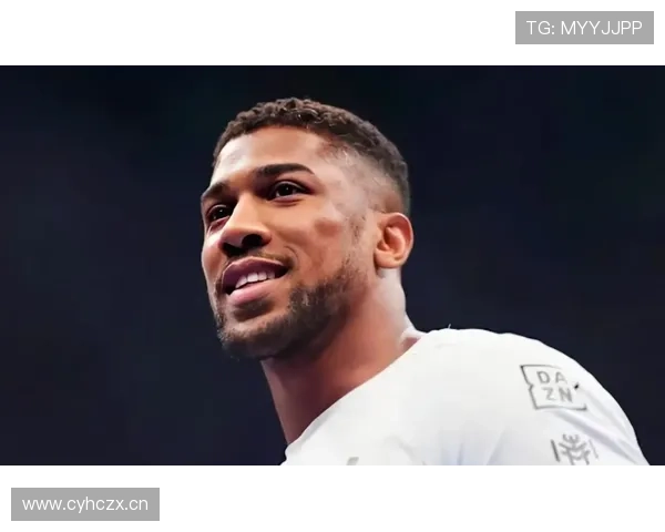 安东尼·约书亚训练完直接去逛奢侈品店，这反差谁懂