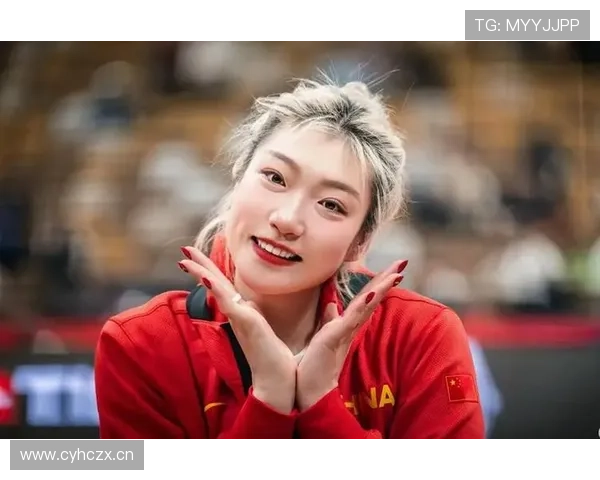 李梦训练完直接拎爱马仕去吃宵夜，这谁顶得住啊