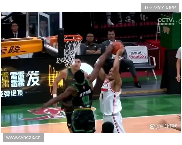 打手犯规具体定义是什么，什么样的动作会被吹打手犯规